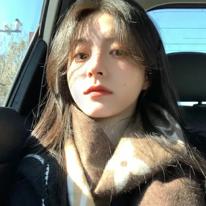 早逝白月光穿十一年后成全家福星